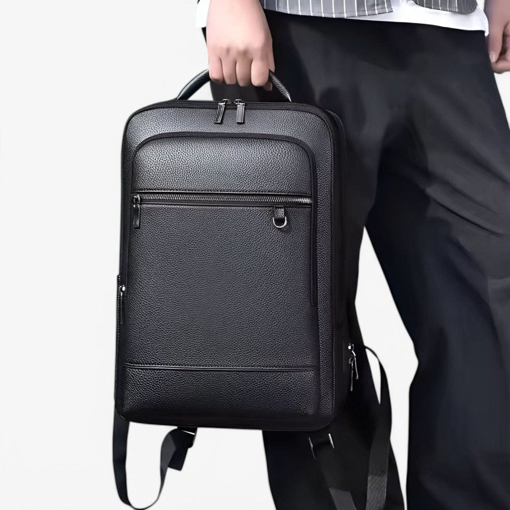 Elegantní kožený batoh s USB portem pro 15,6palcový notebook, černý