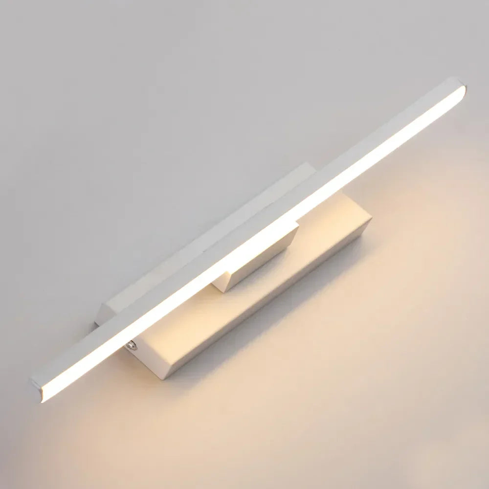LumaNord LED nástěnná lampa s nastavitelným ramenem a vestavěnou zástrčkou
