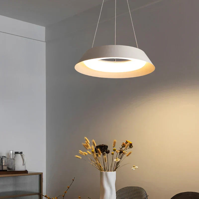 لوستر کروم اورلیان مدرن با نورپردازی LED برای راهروها و گاراژ