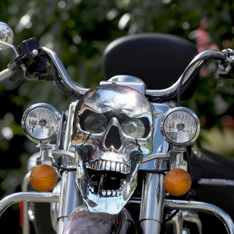 Noční jezdec LED lebka lampa na motocykly s retro chromovým povrchem
