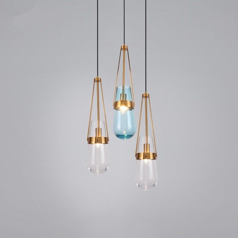 Závěsná skleněná lampa Caelara nebesky modrá s mosaznými doplňky