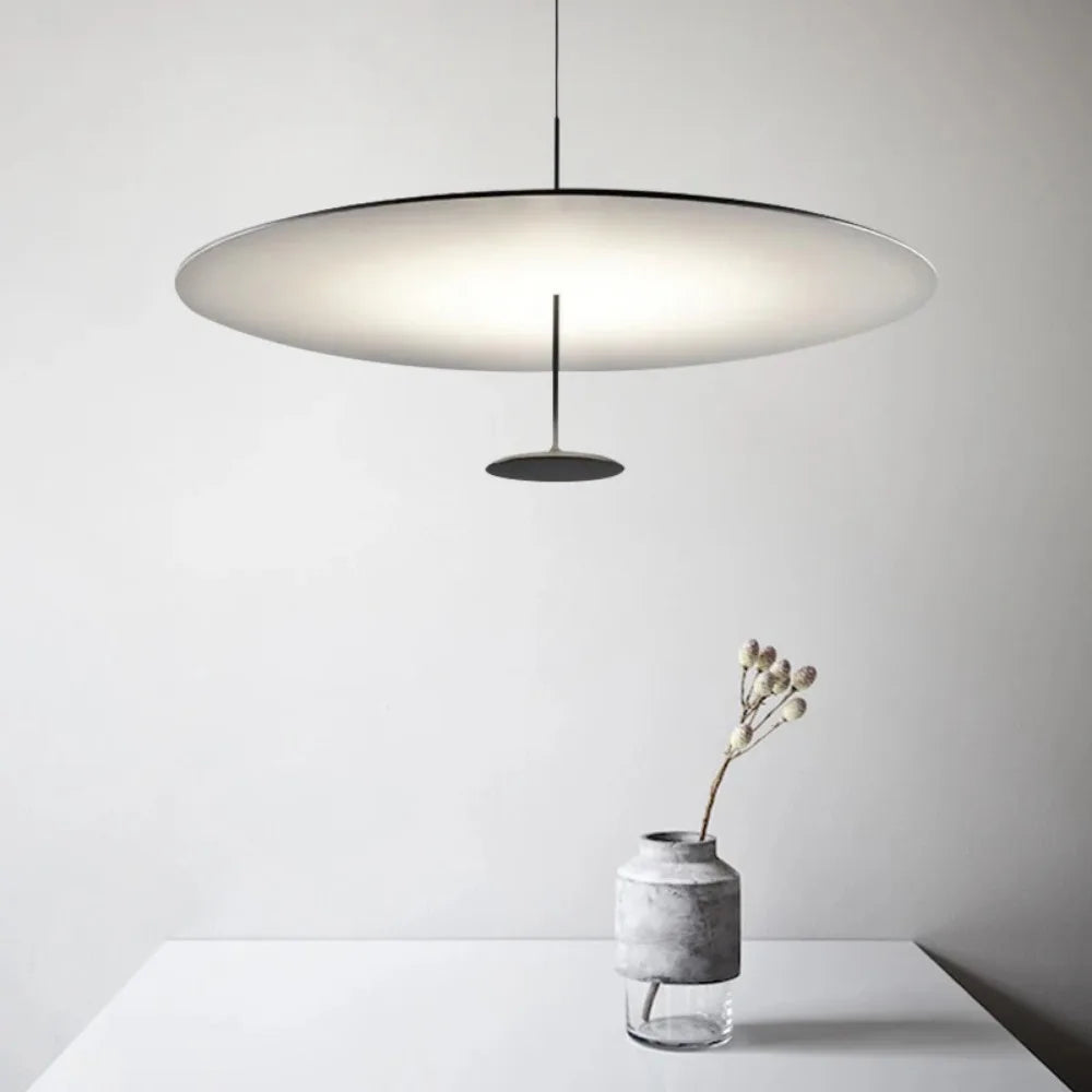 Lampa wisząca Aurelia Retro w czarno-złotym wykończeniu do kuchni i sypialni
