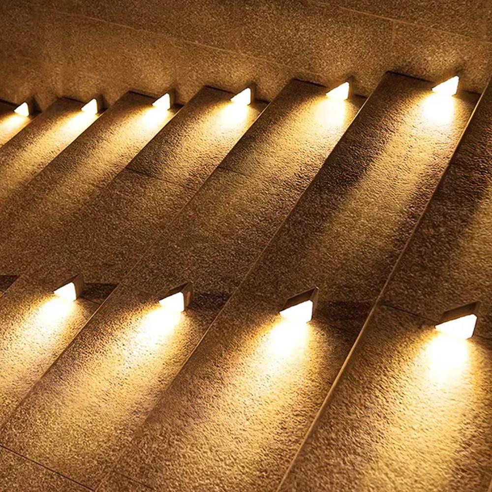 SolaraPath bezdrátová solární venkovní schodišťová světla pro schody a chodníky