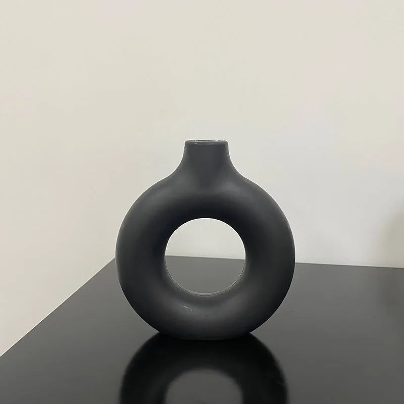 NovaBloom plastová váza ve tvaru donutu na jednu květinu pro dekoraci obývacího pokoje