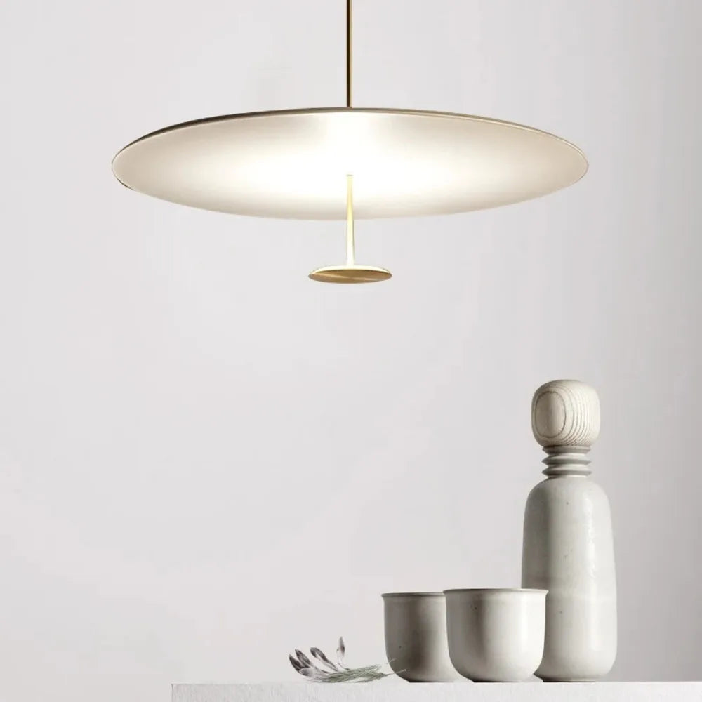Lampa wisząca Aurelia Retro w czarno-złotym wykończeniu do kuchni i sypialni