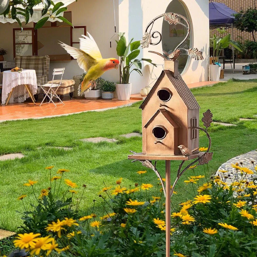 Casetta per uccelli da giardino in metallo rame con doppia entrata e decorazione a foglia
