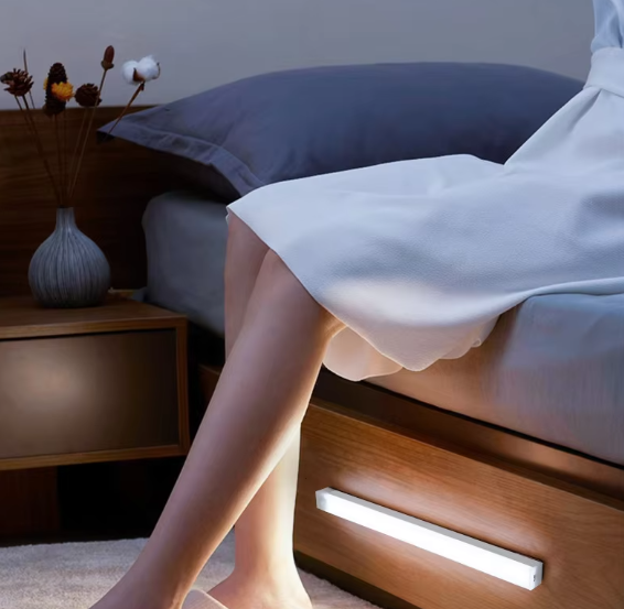 LumaSense | چراغ شب LED با حسگر حرکت، چراغ بی‌سیم قابل شارژ USB برای آشپزخانه، کمد لباس، پله‌ها