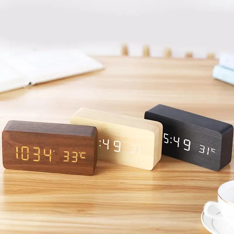 ساعت زنگ‌دار دیجیتال چوبی TimberPulse با نمایشگر LED