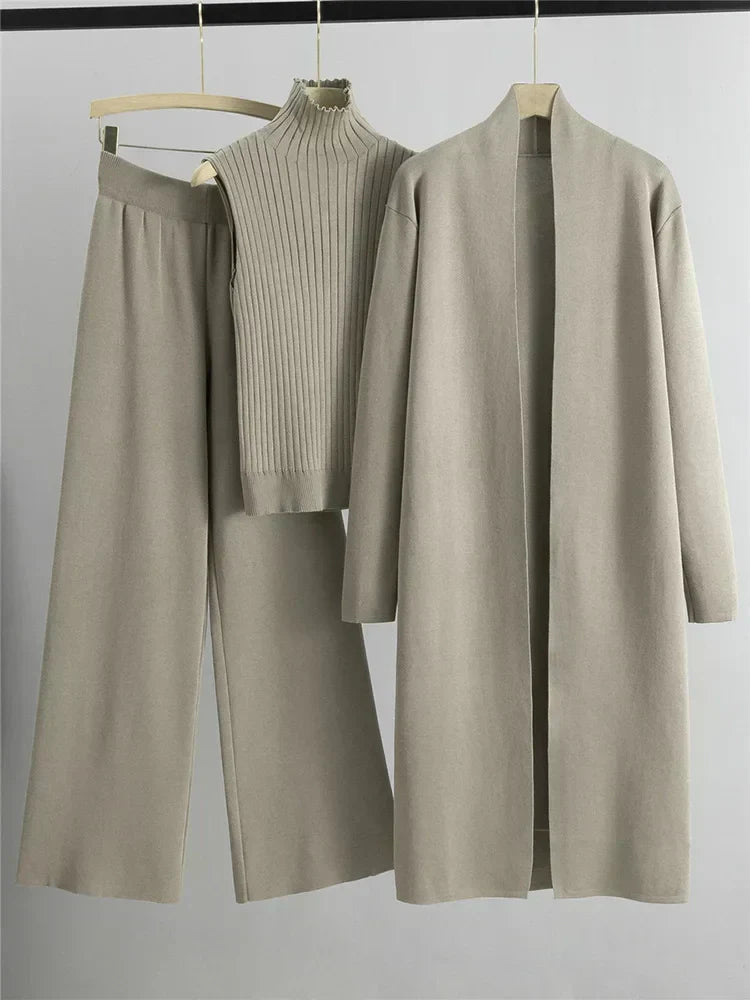Gezellige gebreide 3-delige set met coltrui, gilet en vest van Lurelle