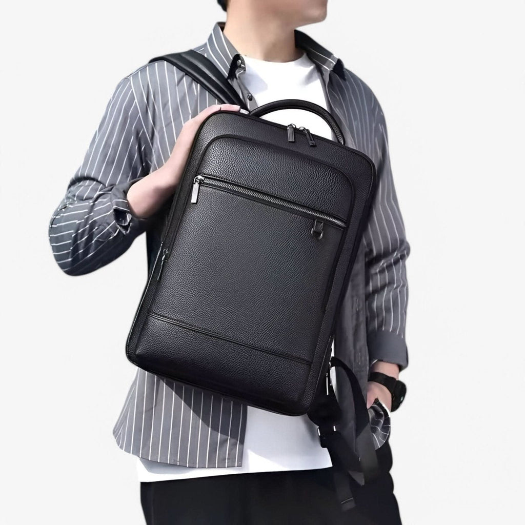 Elegantní kožený batoh s USB portem pro 15,6palcový notebook, černý