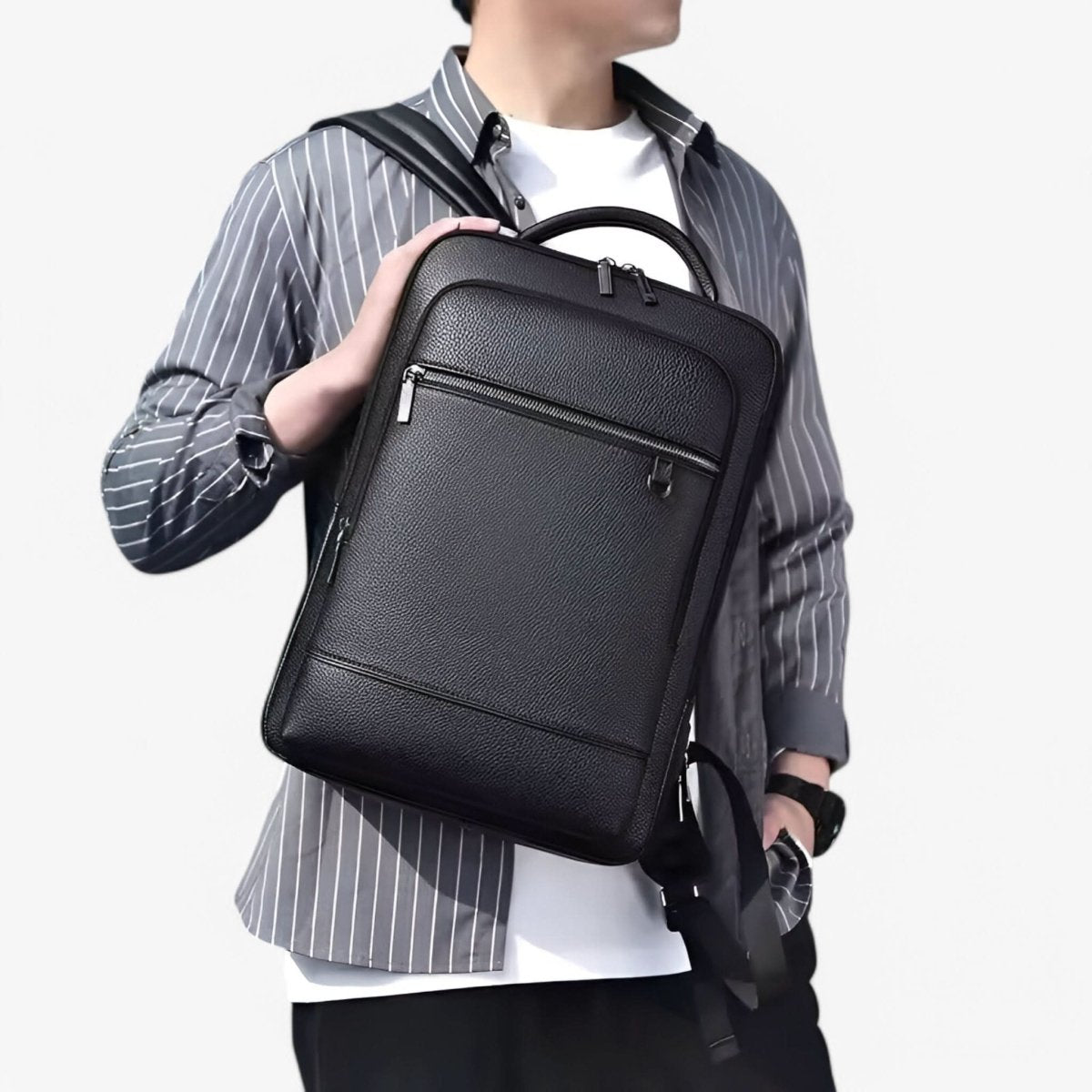 Elegantní kožený batoh s USB portem pro 15,6palcový notebook, černý