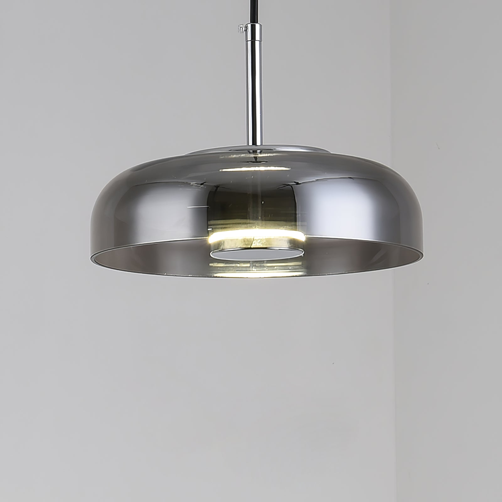 Lumineo Solcellsarmatur i Mässing och Glas för Varm Modern Atmosfär