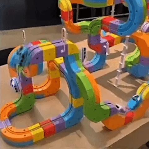 Zestaw do budowy pociągów TrackForge 3D dla dzieci z pociągiem z akumulatorem