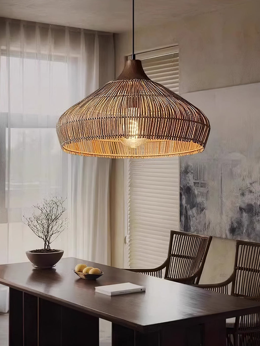 چراغ آویز لومنارا از جنس رتان و چوب با نور گرم LED