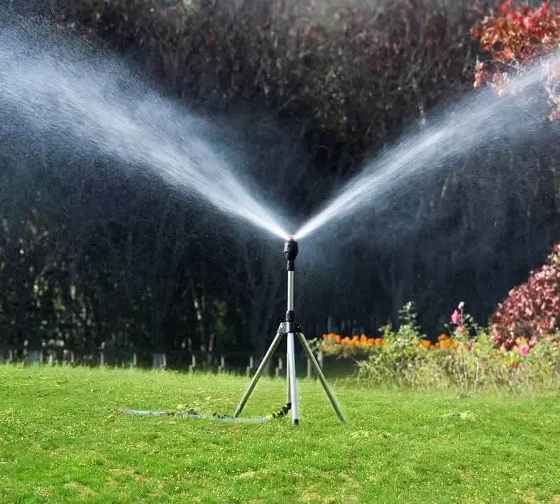 AquaPulse otočný zavlažovač s pokrytím 360 stupňů
