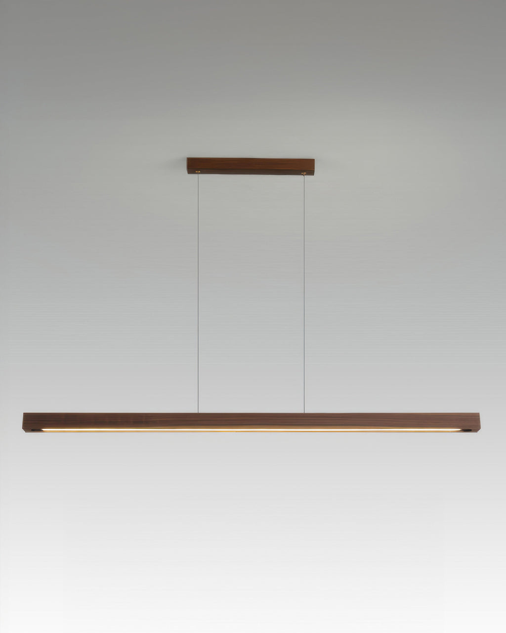 Lampada a sospensione minimalista Cavell in noce con fascino medievale francese