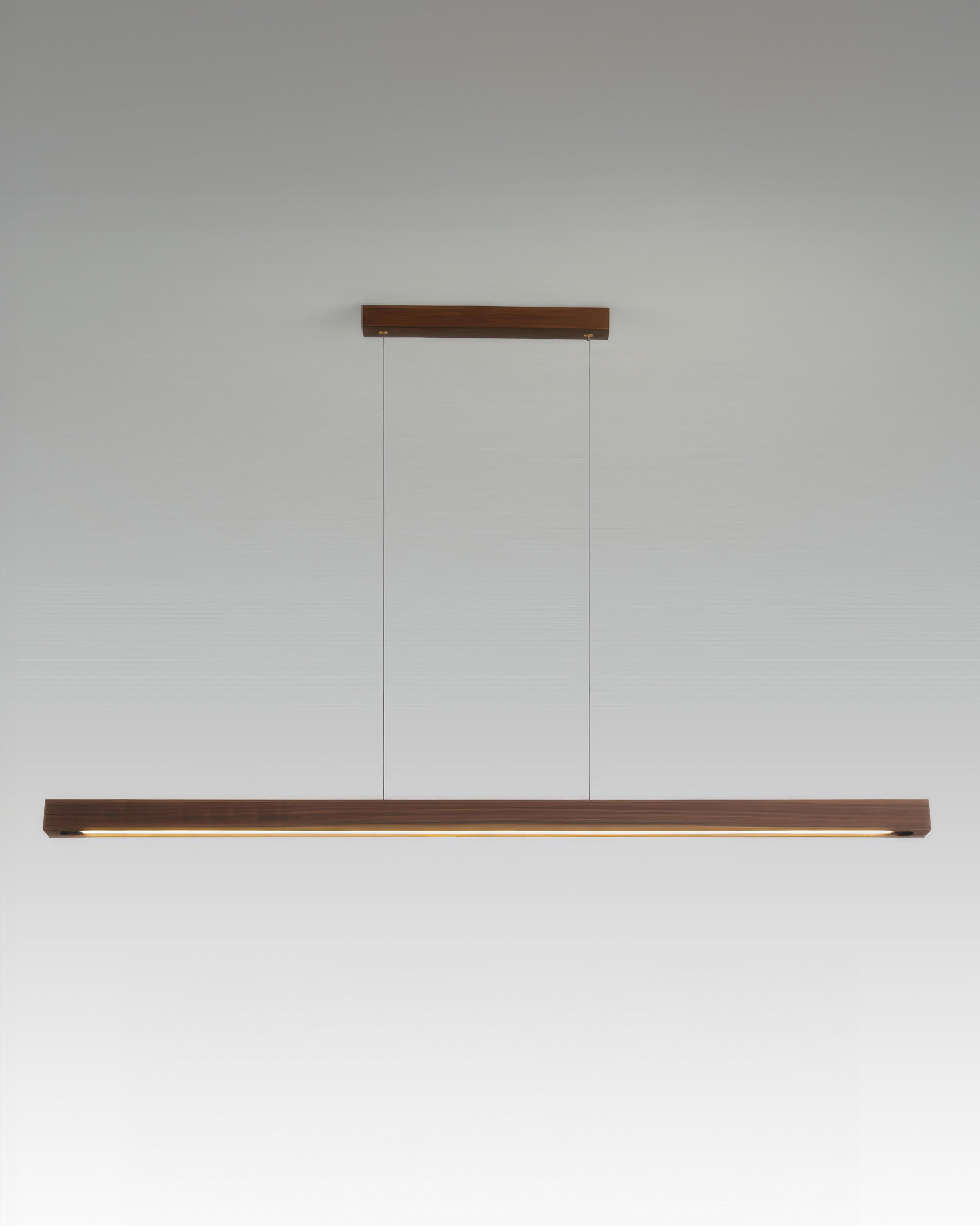 Lampada a sospensione minimalista Cavell in noce con fascino medievale francese