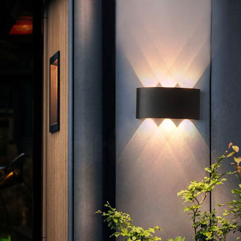 Vandtæt LED udendørs væglampe med aluminiumsramme, elegant og energieffektiv