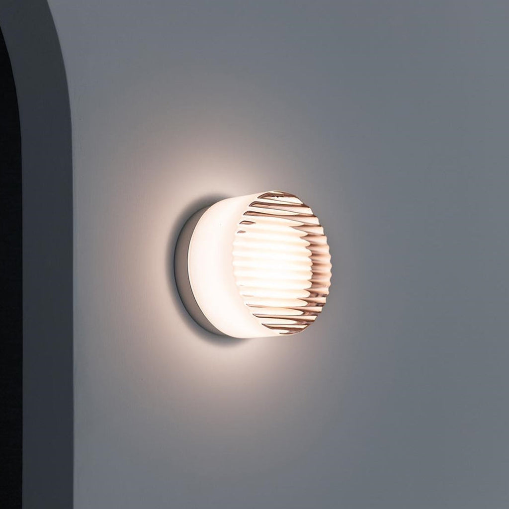 Lampada da parete LED rotonda moderna con diffusore in vetro satinato per uso interno ed esterno