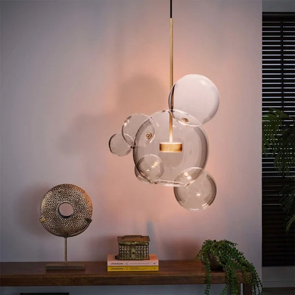 Závěsná lampa AstraHalo Sphere pro moderní interiéry a útulnou atmosféru