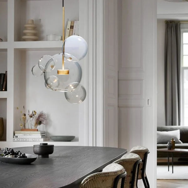 Závěsná lampa AstraHalo Sphere pro moderní interiéry a útulnou atmosféru