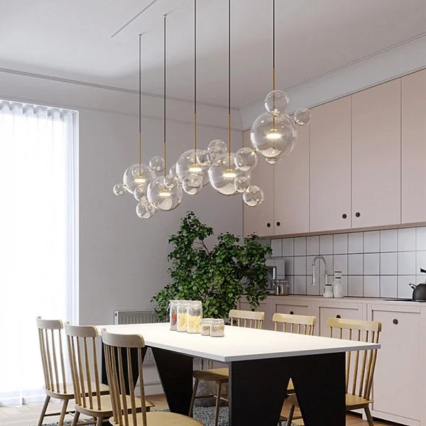 Závěsná lampa AstraHalo Sphere pro moderní interiéry a útulnou atmosféru