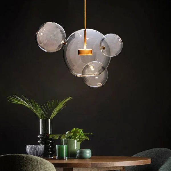 Závěsná lampa AstraHalo Sphere pro moderní interiéry a útulnou atmosféru