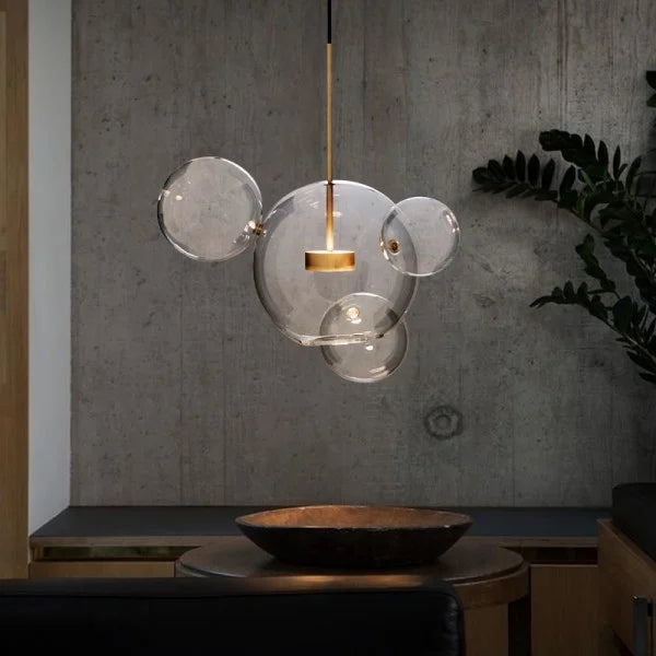 Závěsná lampa AstraHalo Sphere pro moderní interiéry a útulnou atmosféru