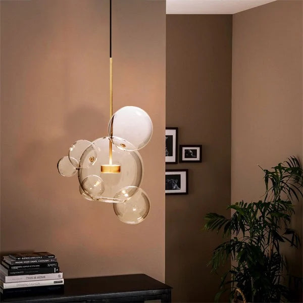 Závěsná lampa AstraHalo Sphere pro moderní interiéry a útulnou atmosféru