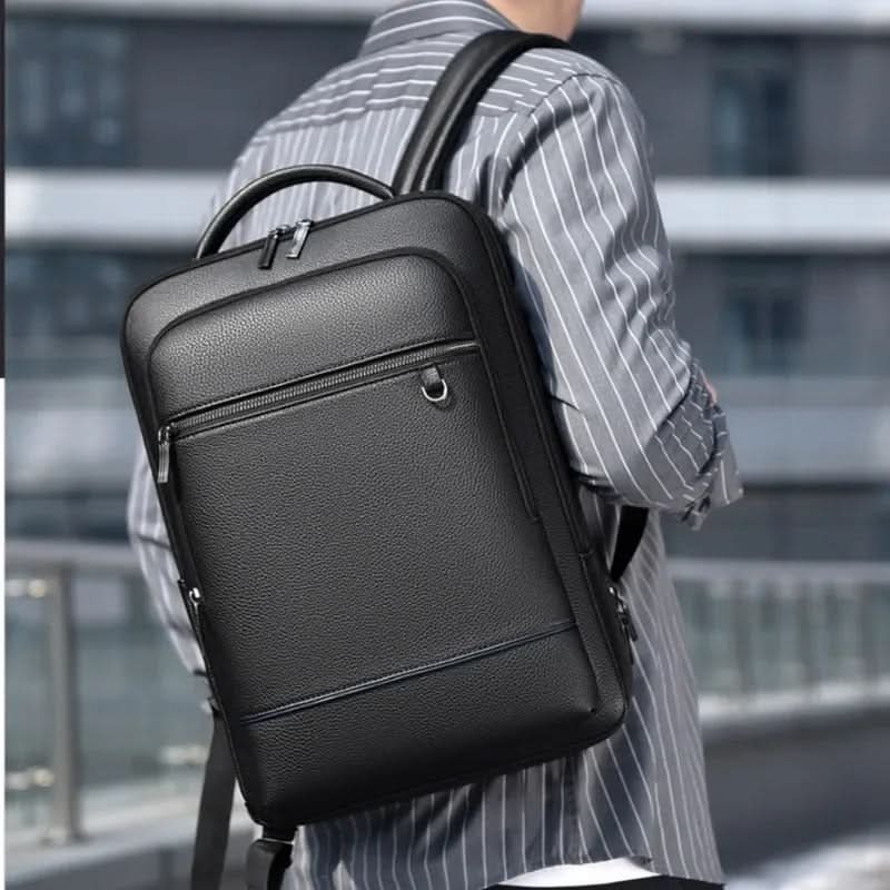 Elegantní kožený batoh s USB portem pro 15,6palcový notebook, černý