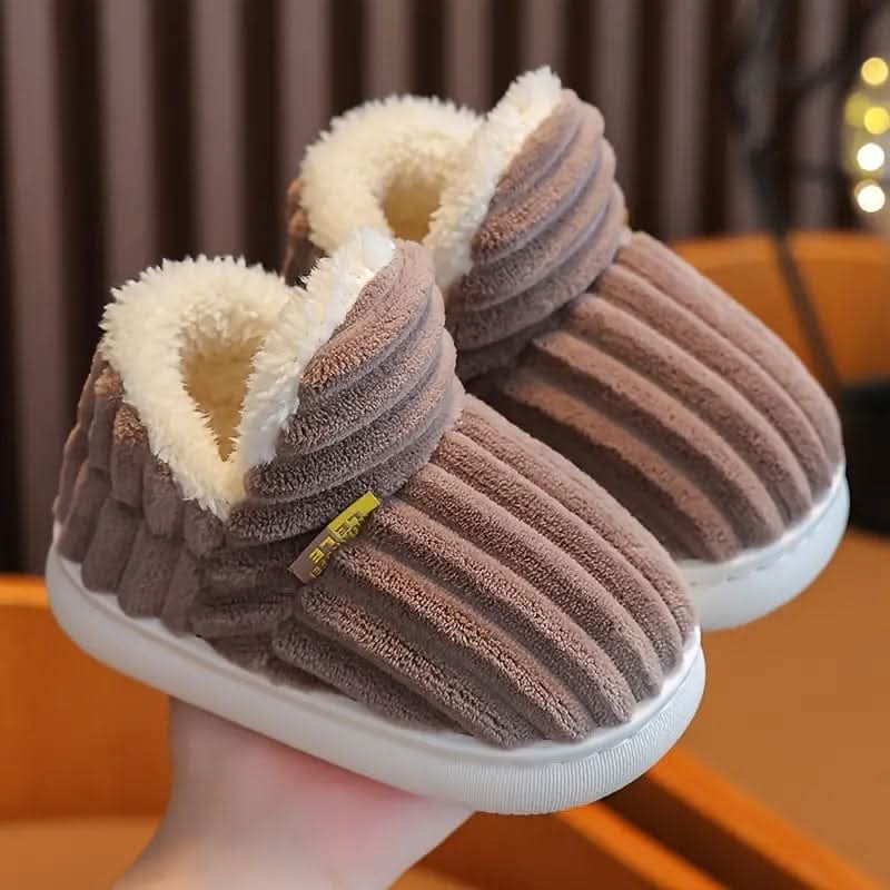 کفش‌پوش‌های حرارتی CozyNest برای گرما و راحتی در زمستان