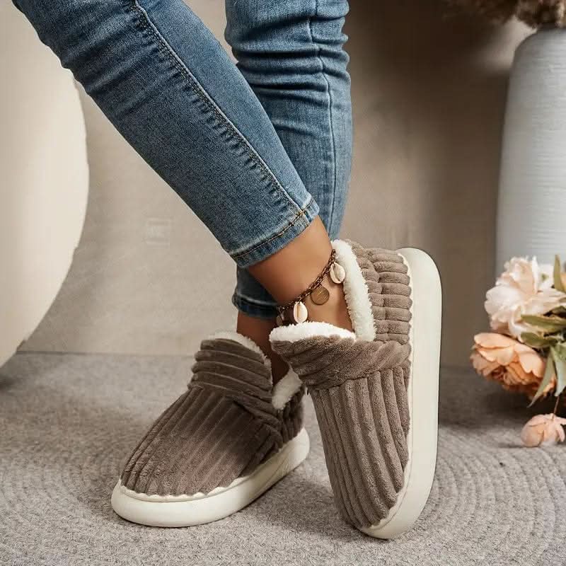 کفش‌پوش‌های حرارتی CozyNest برای گرما و راحتی در زمستان