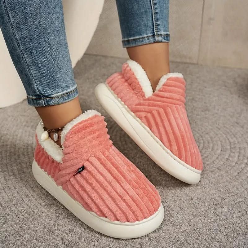 کفش‌پوش‌های حرارتی CozyNest برای گرما و راحتی در زمستان