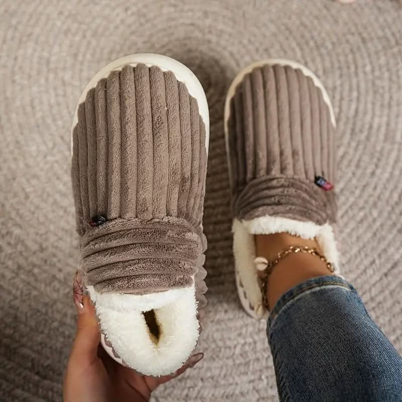 کفش‌پوش‌های حرارتی CozyNest برای گرما و راحتی در زمستان