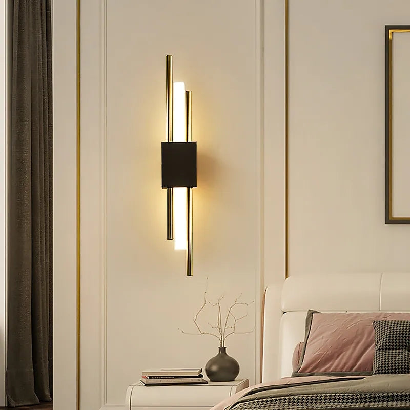 چراغ دیواری LumeNova NightGlow مشکی و طلایی LED برای اتاق خواب