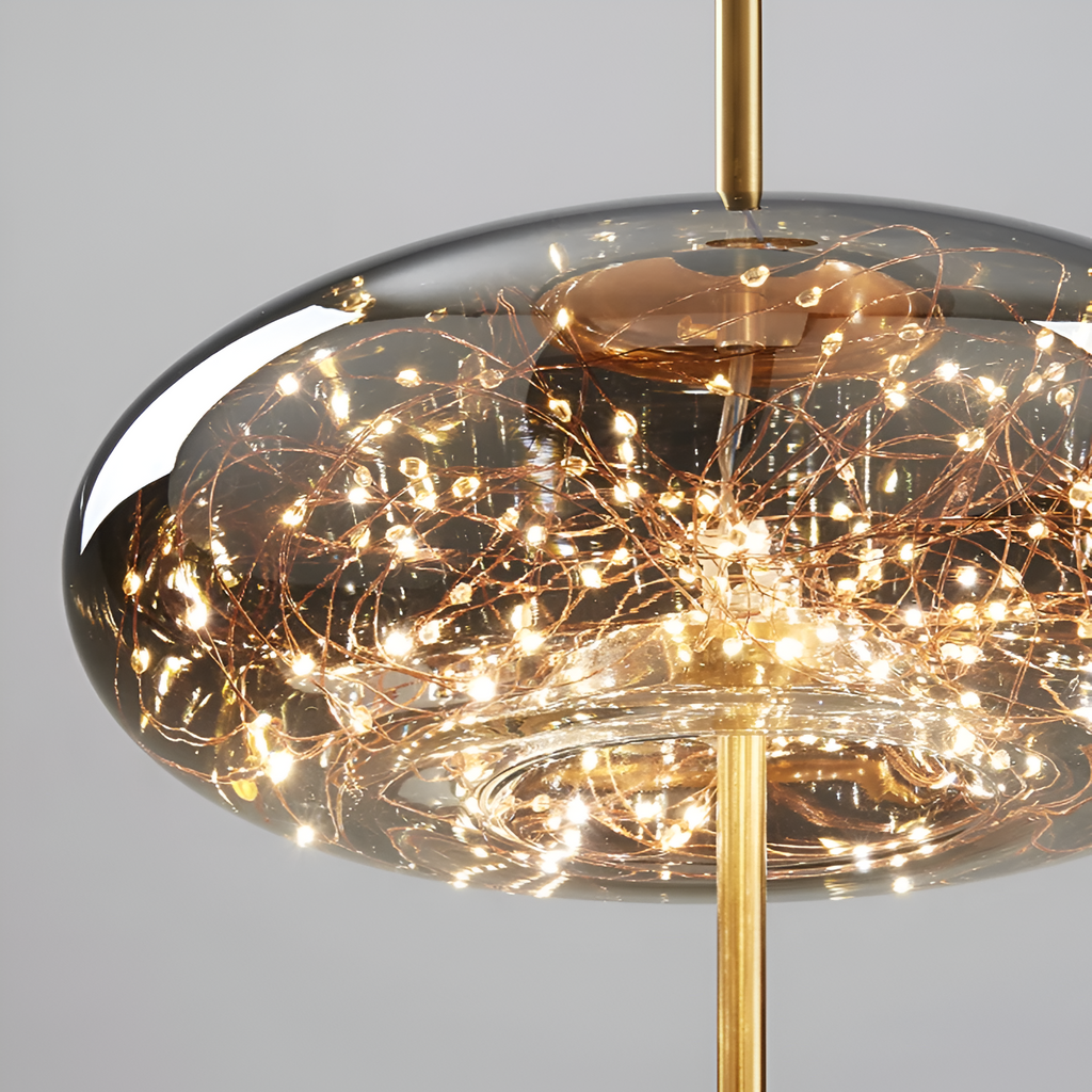 Lampada a sospensione a globo in vetro nordico FjordAura per sala da pranzo con struttura dorata
