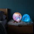 Aurora Moon Lamp 3D tištěná lunární lampa s 16 barvami, dřevěným stojanem a dálkovým ovládáním