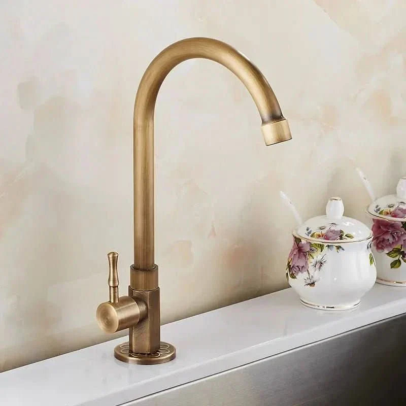 Lyra Tap - 300 mm vysoký výtok v elegantní starožitné mosazi