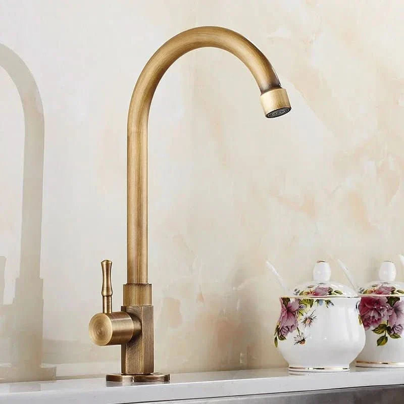 Lyra Tap - 300 mm vysoký výtok v elegantní starožitné mosazi