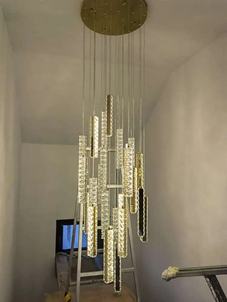 لوستر کریستال راه‌پله لوسترکرس با نورپردازی LED