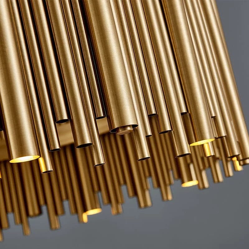 Golden Nest lysekrone med luksuriøs metallramme og varm finish