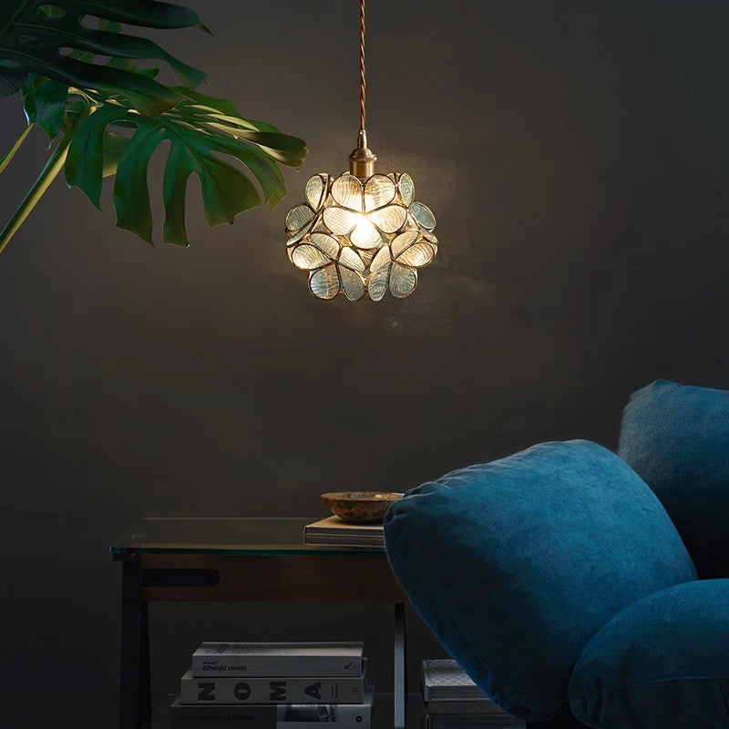 Aurelia Glas LED Pendelleuchte mit floralem Design, moderner Stil