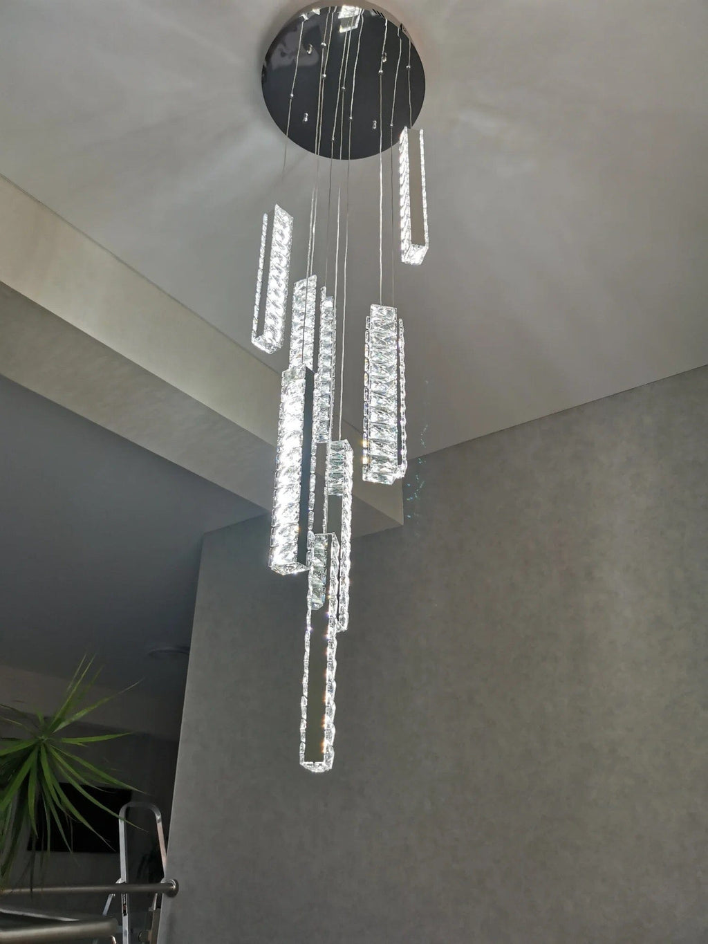 لوستر کریستال راه‌پله لوسترکرس با نورپردازی LED