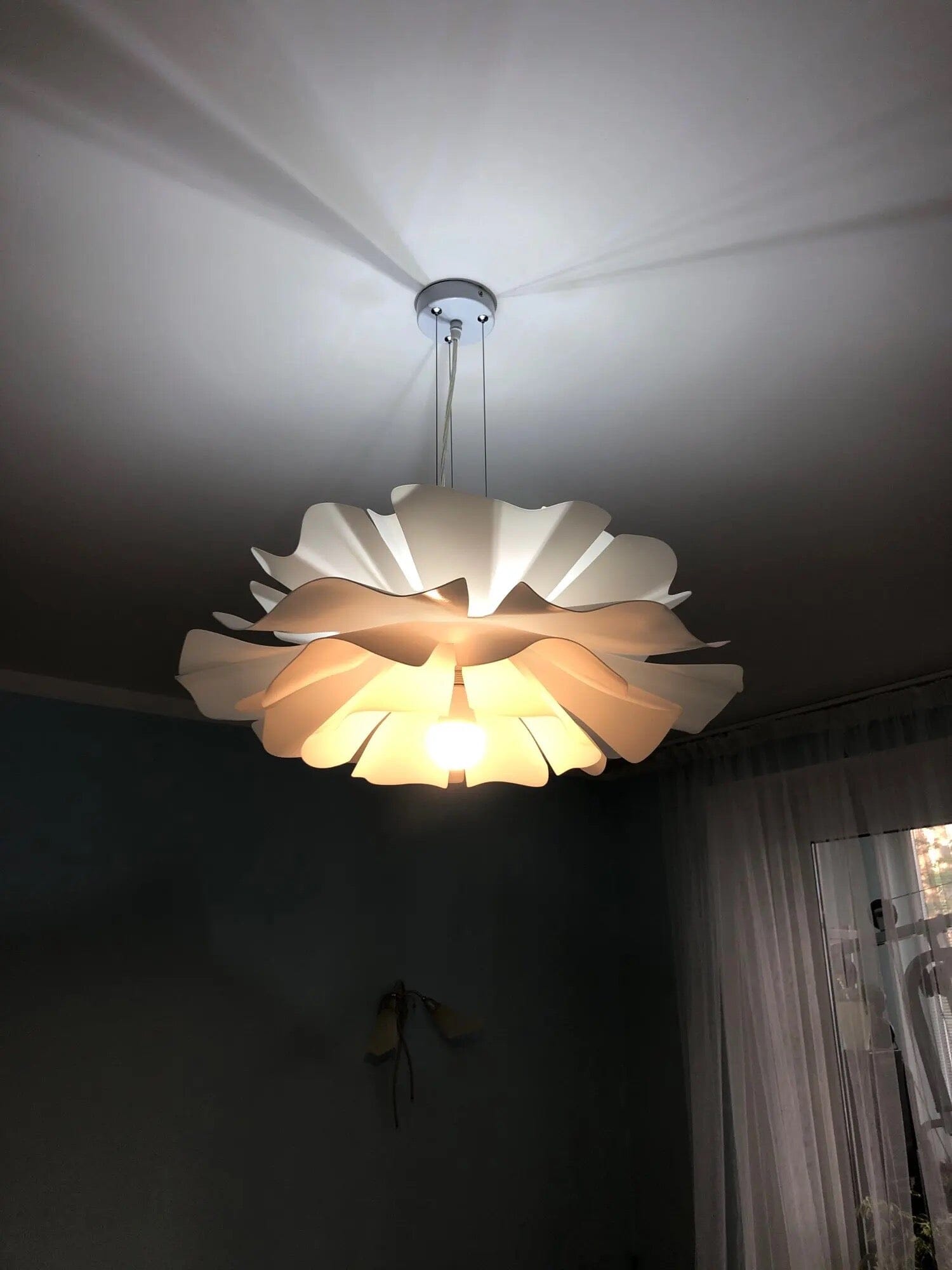 چراغ آویز Cirra Cloudleaf با بدنه آهن و آکریلیک برای نور گرم