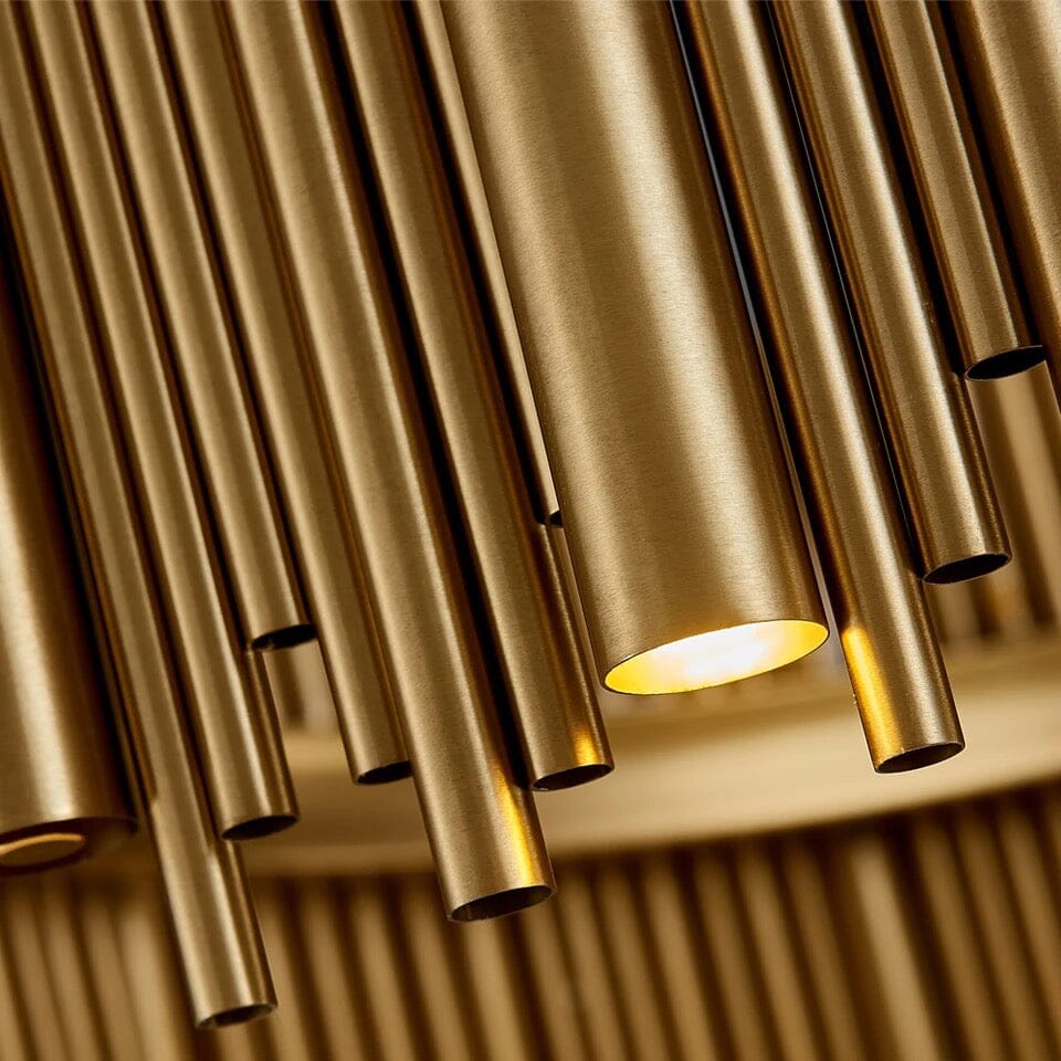 Golden Nest lysekrone med luksuriøs metallramme og varm finish