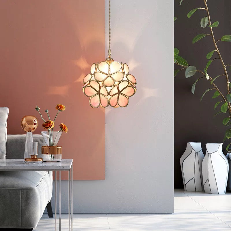 Aurea Floral Glas LED Pendellampa med Modern Stil och Guldaccenter