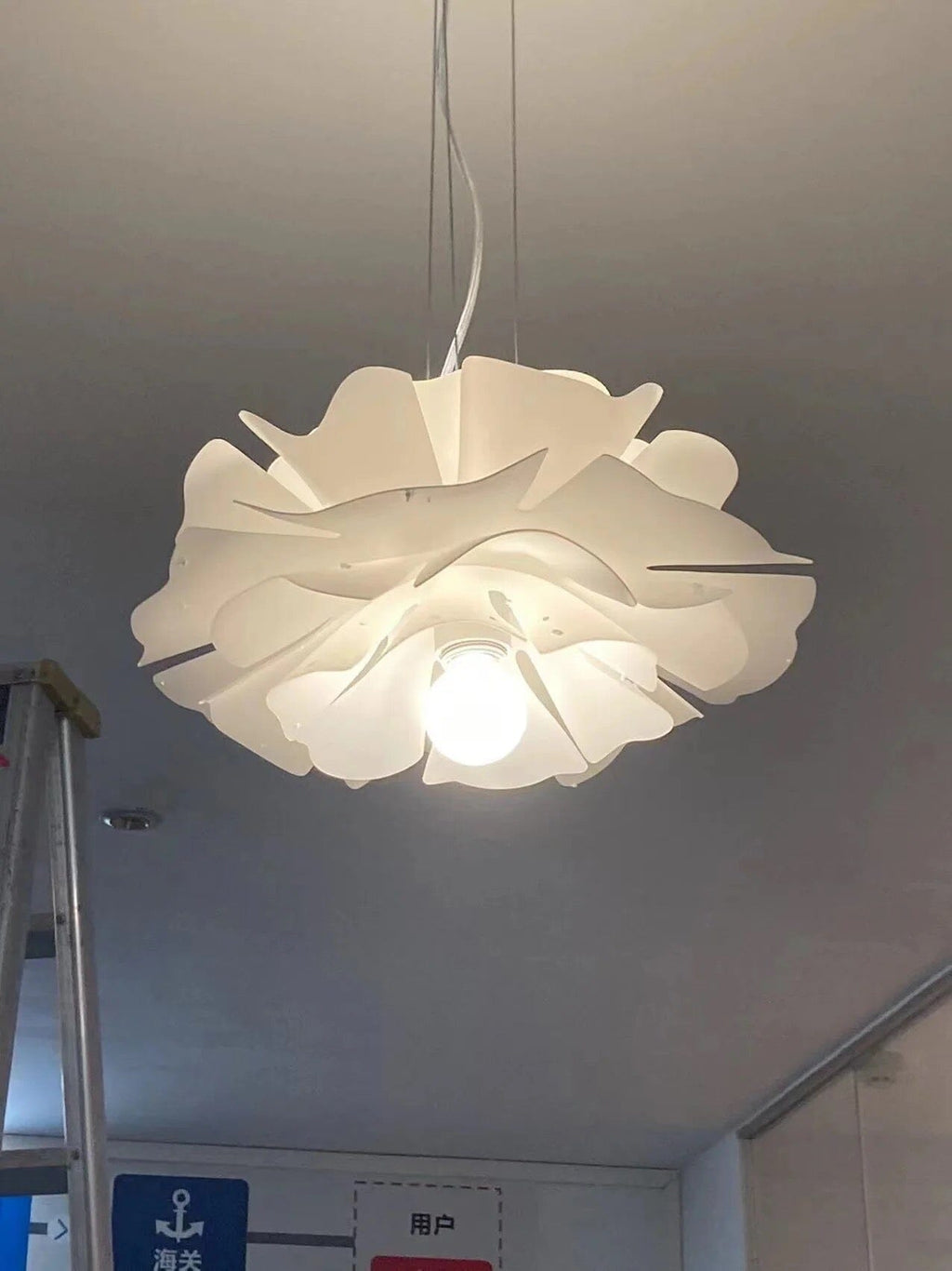چراغ آویز Cirra Cloudleaf با بدنه آهن و آکریلیک برای نور گرم