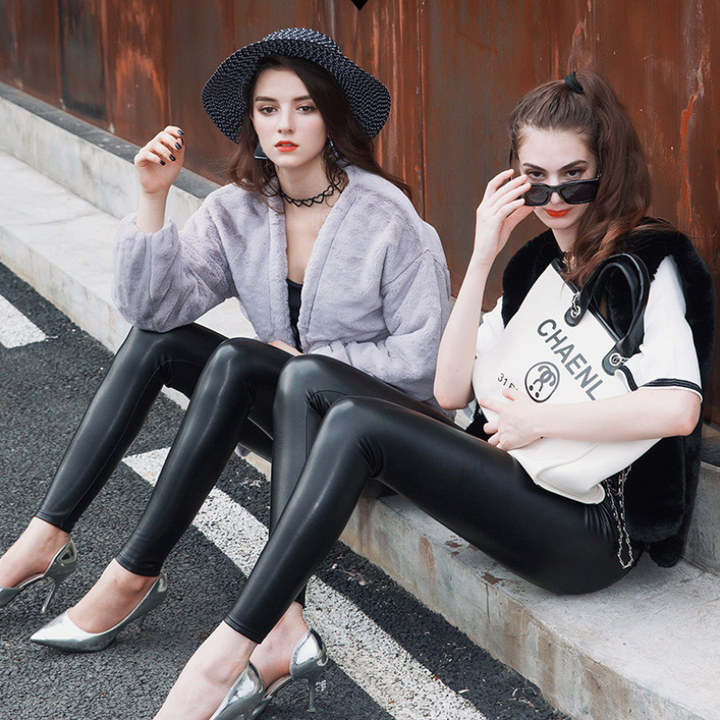 Cozy Lined Leather Leggings with High Waist and Stretch Fit