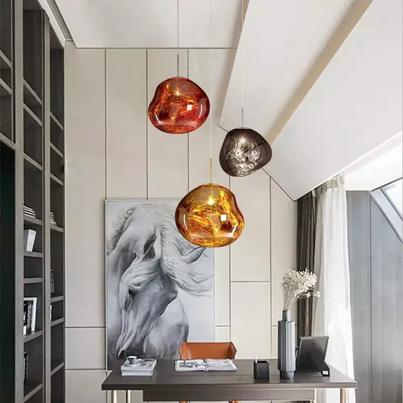 Alvara Elegantní závěsná lampa z roztaveného skla pro interiéry