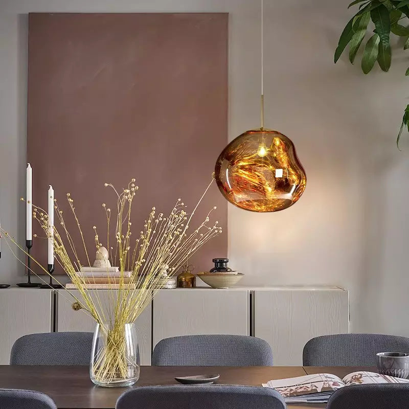 Alvara Elegantní závěsná lampa z roztaveného skla pro interiéry